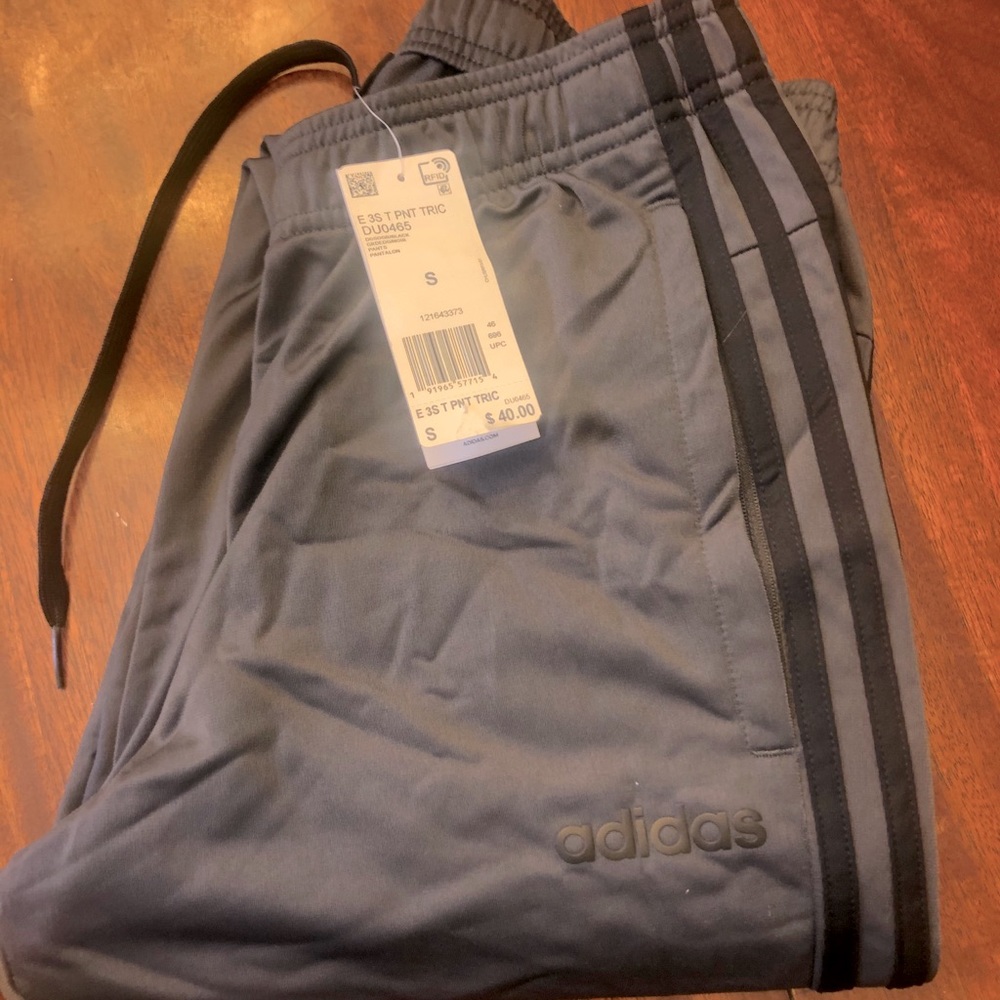 Adidas women’s NWT